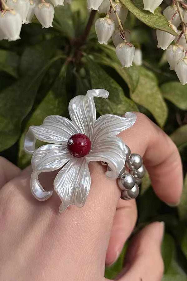 Fashionable Iris Elegant Silver Pearl Necklace