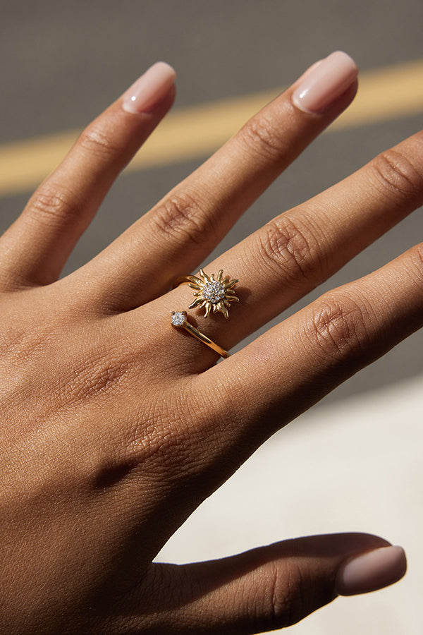 Fashionable Zircon Sun-shaped Stainless Steel Ring