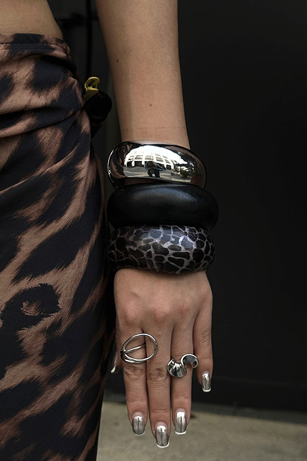 Fashionable Curved Resin Wide Bracelet