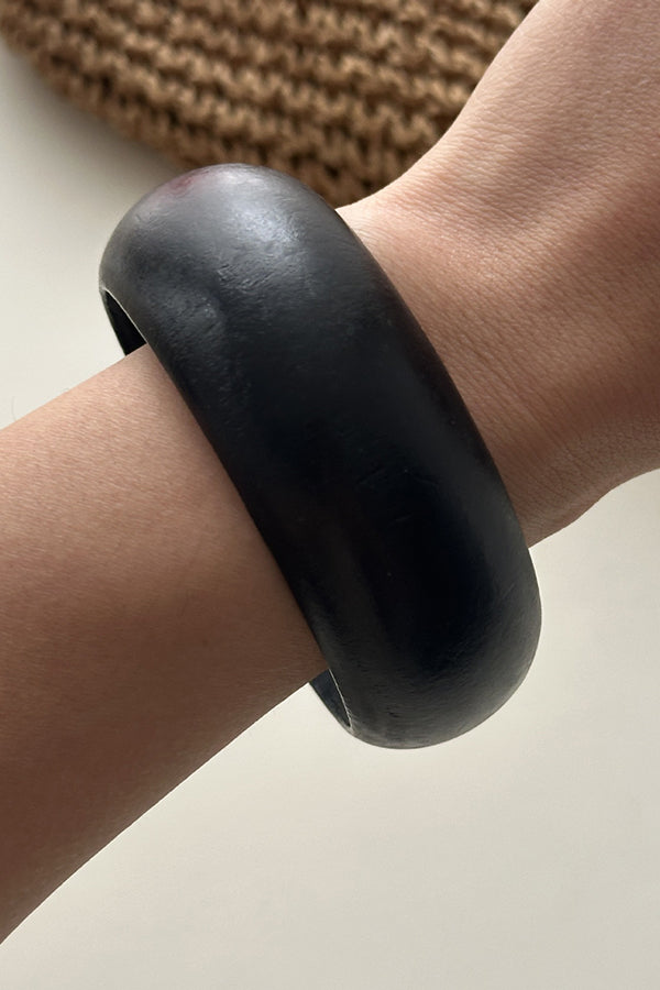 Fashionable Curved Resin Wide Bracelet