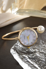 Fashionable Mother-of-Pearl Diamond Pointer Bracelet Watch