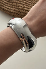 Fashionable Curved Resin Wide Bracelet