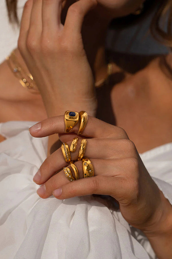 Fashionable Inlaid Zircon Stainless Steel Gold-plated Ring