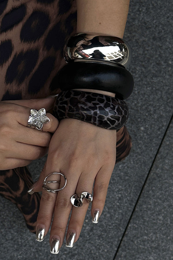 Fashionable Curved Resin Wide Bracelet