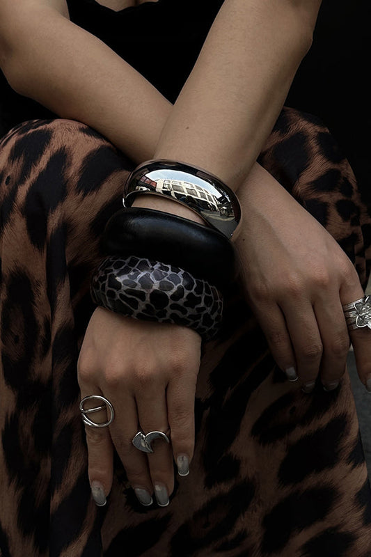 Fashionable Curved Resin Wide Bracelet