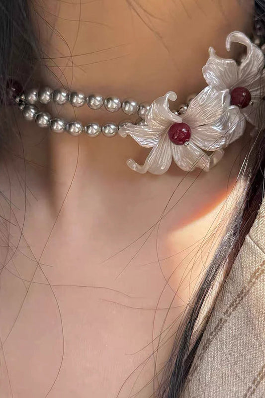 Fashionable Iris Elegant Silver Pearl Necklace